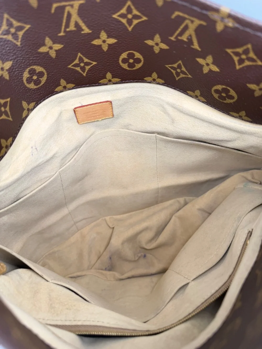 Louis Vuitton Artsy MM - 2016 Model w/Peeling